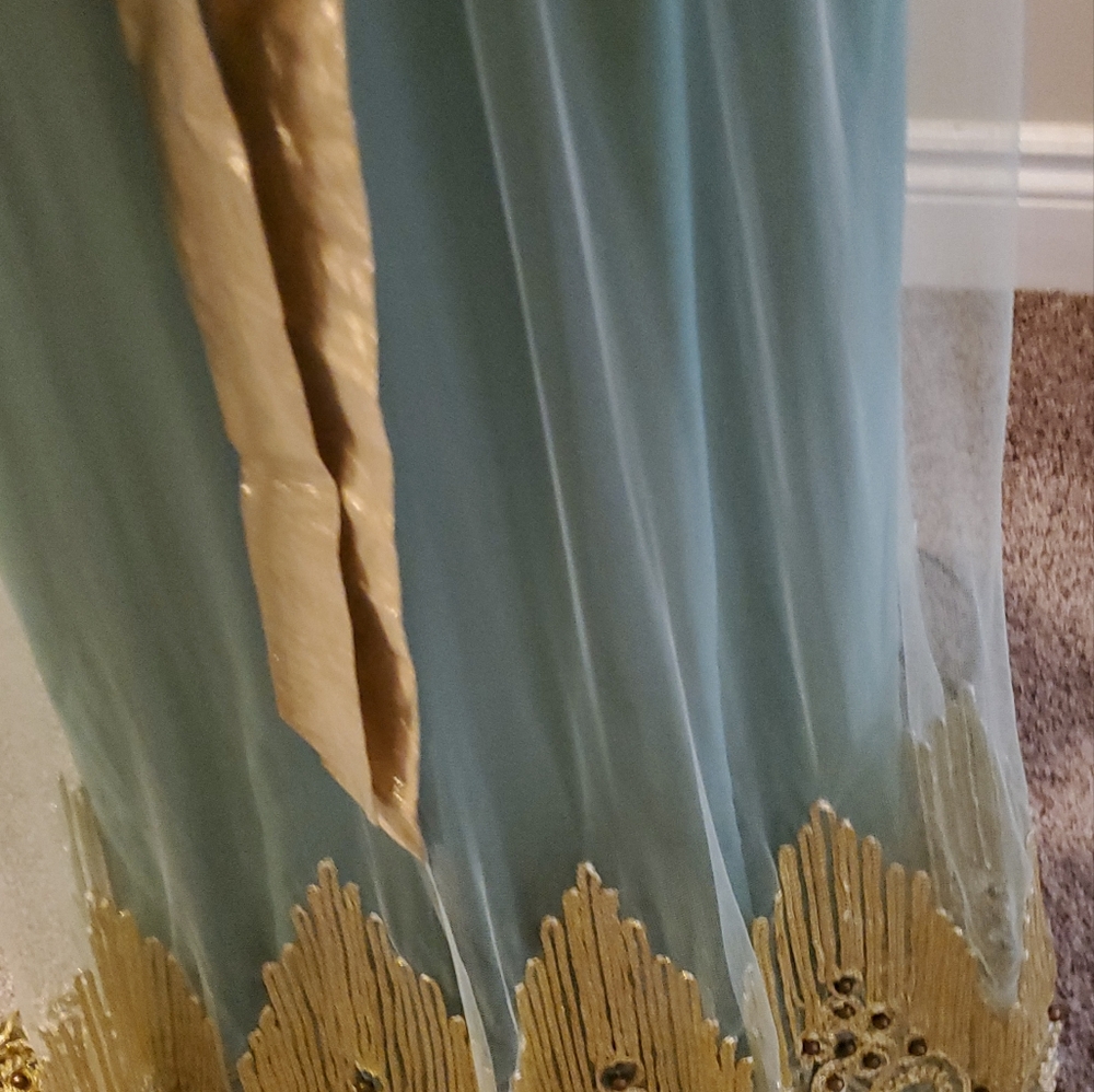 Dress - Picture 2 of 3